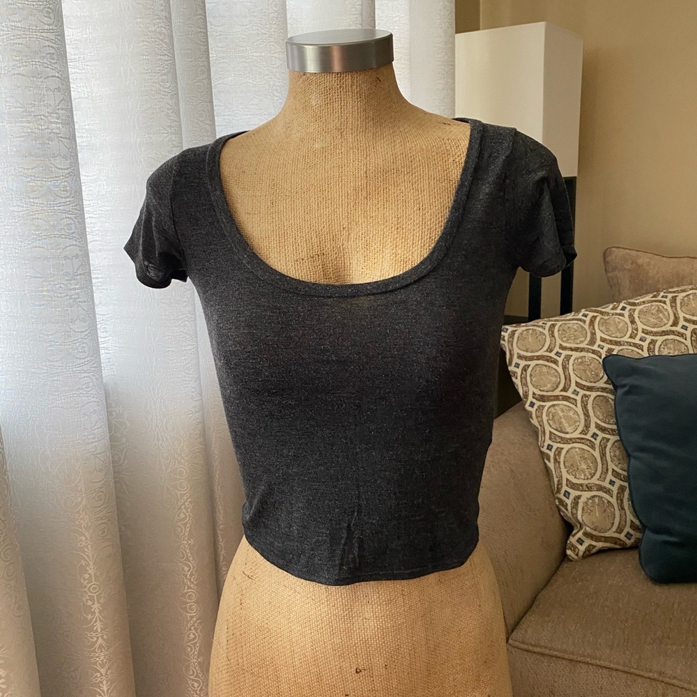 HOLLISTER CROP TOP